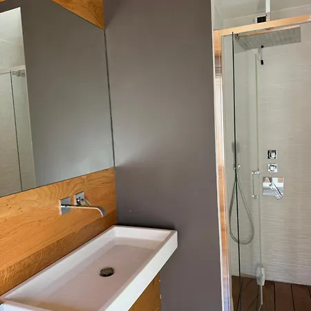 Leonville Luxury