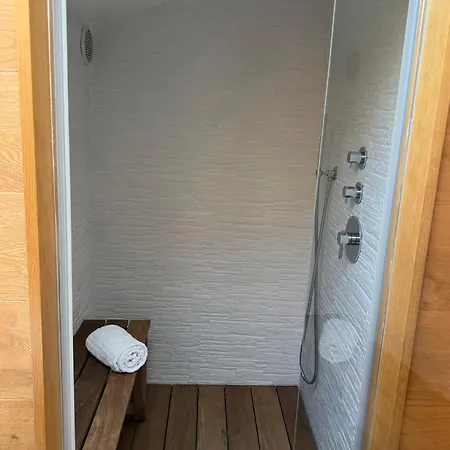 Leonville Luxury Apartment *